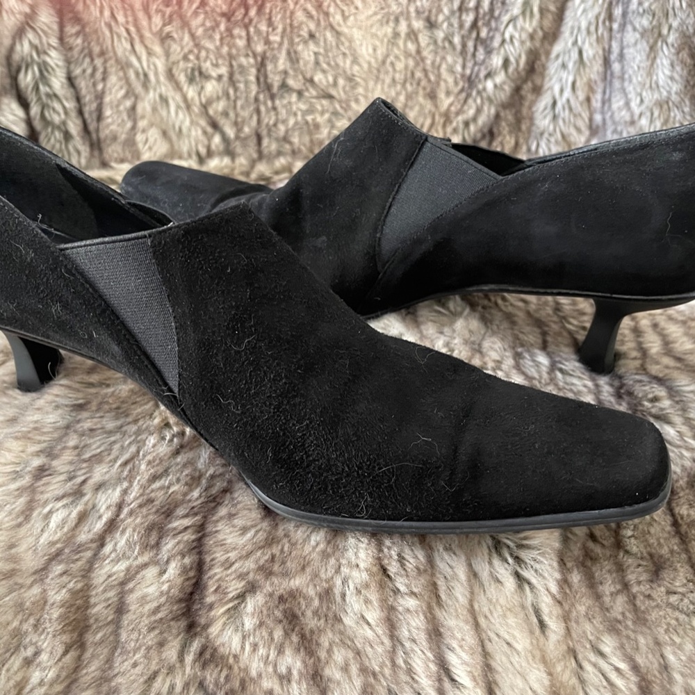 Shoe black suede, 8 1/2 square pointed toe